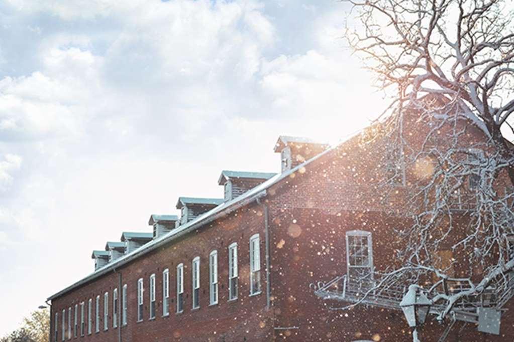 Hotel Millwright Amana Exterior photo